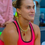 Sabalenka atsitiesia ir įveikia Osaką Madrido turnyre